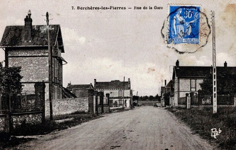 Fichier:Gare Berchères les Pierres 02.jpg